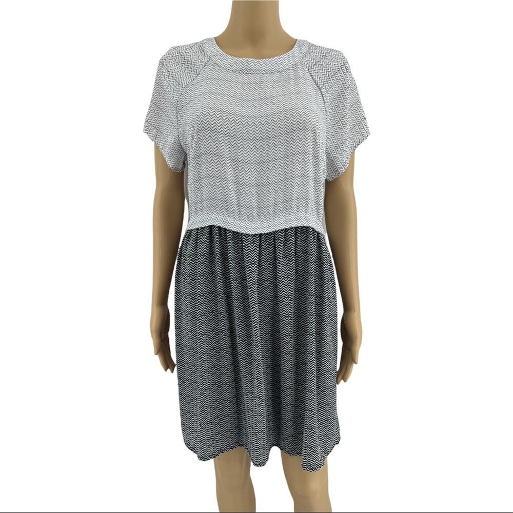 Lorena Rose US 10 Gray Chevron Stripe Short Sleeve Zip Knee Length A Line Dress